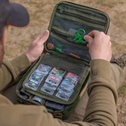 Trakker DPM Tackle Tasche, Kompakt -Trakker Online-Shop ad trakker compact tackle bag dpm lifestyle 2