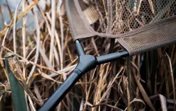 Trakker Defy Kescher -Trakker Online-Shop defy landing net ls02 2
