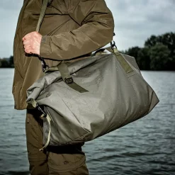 Trakker Downpour Roll-Up Fishing Carryall 21 Trakker Downpour Roll-Up Fishing Carryall -Trakker Online-Shop trakker downpour roll up carryall 5